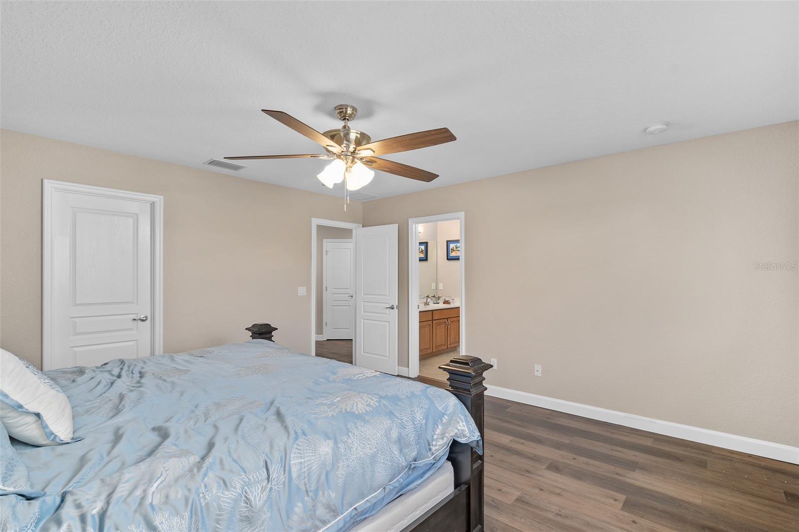 Image 23 of 40 For 932 Classic View Drive