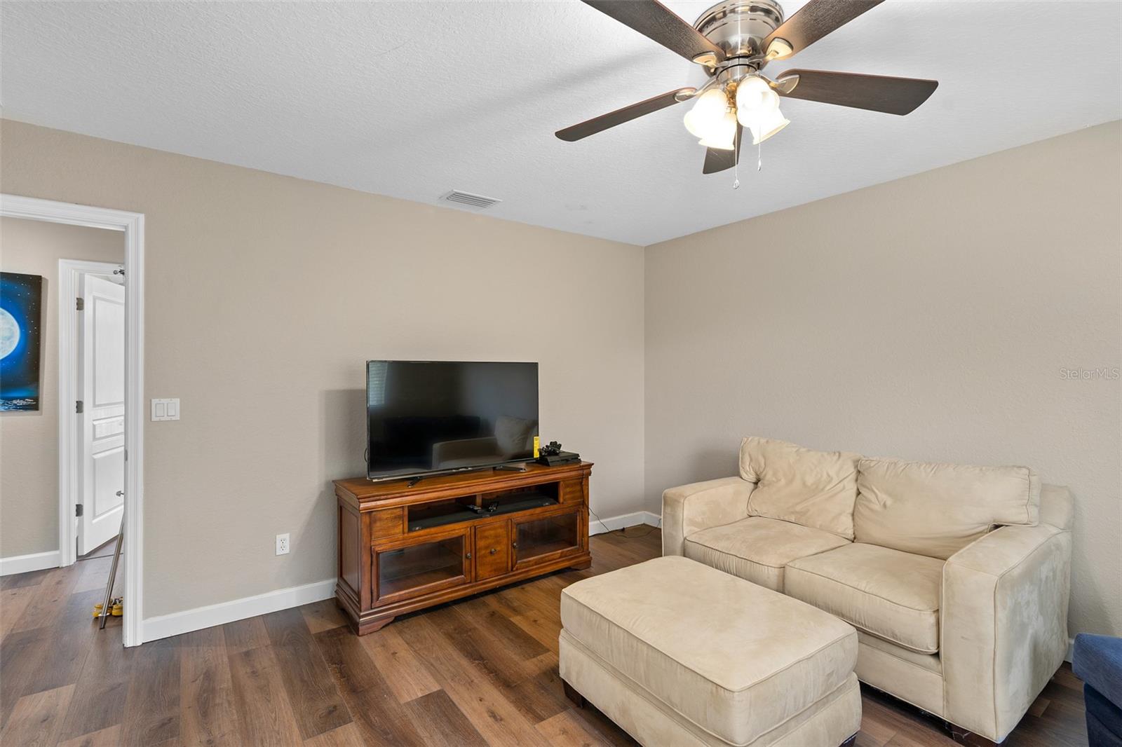 Image 27 of 40 For 932 Classic View Drive