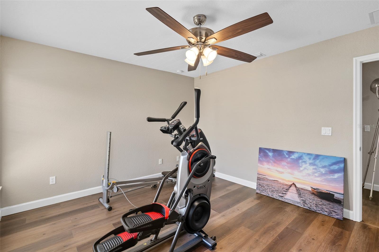 Image 30 of 40 For 932 Classic View Drive