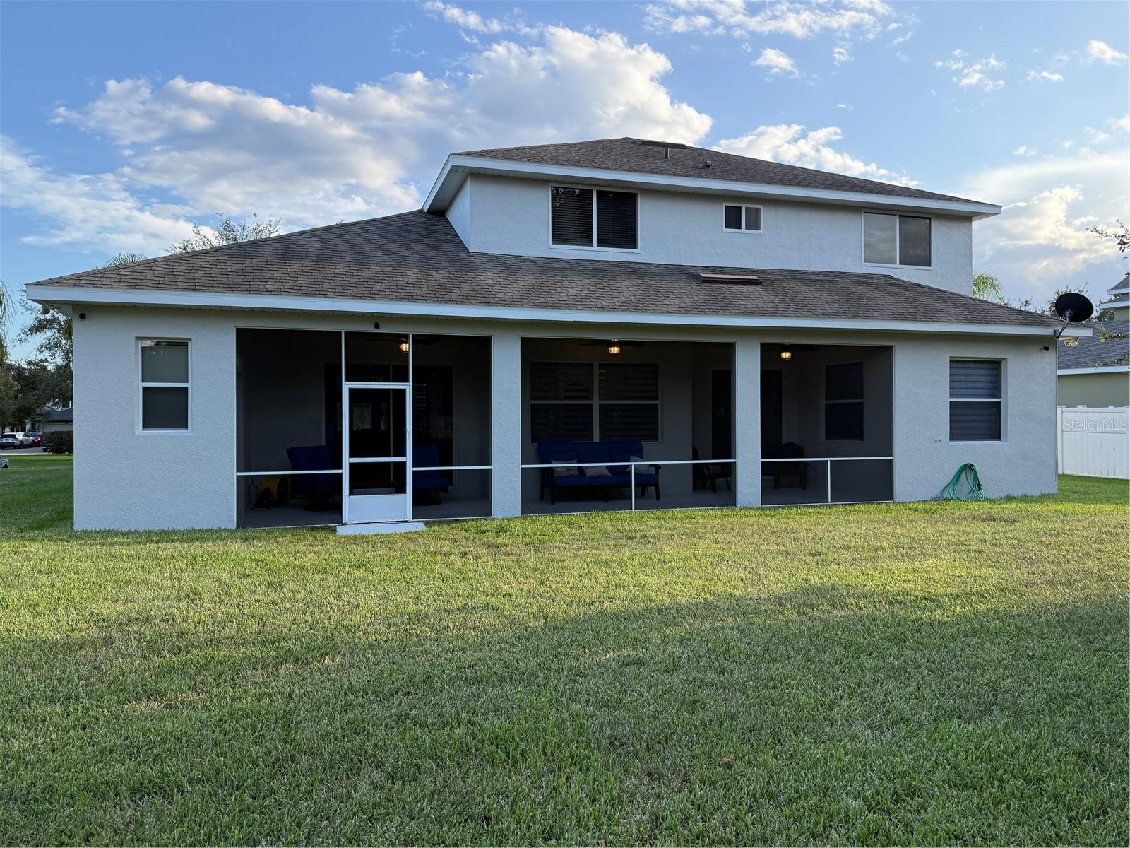 Image 36 of 40 For 932 Classic View Drive