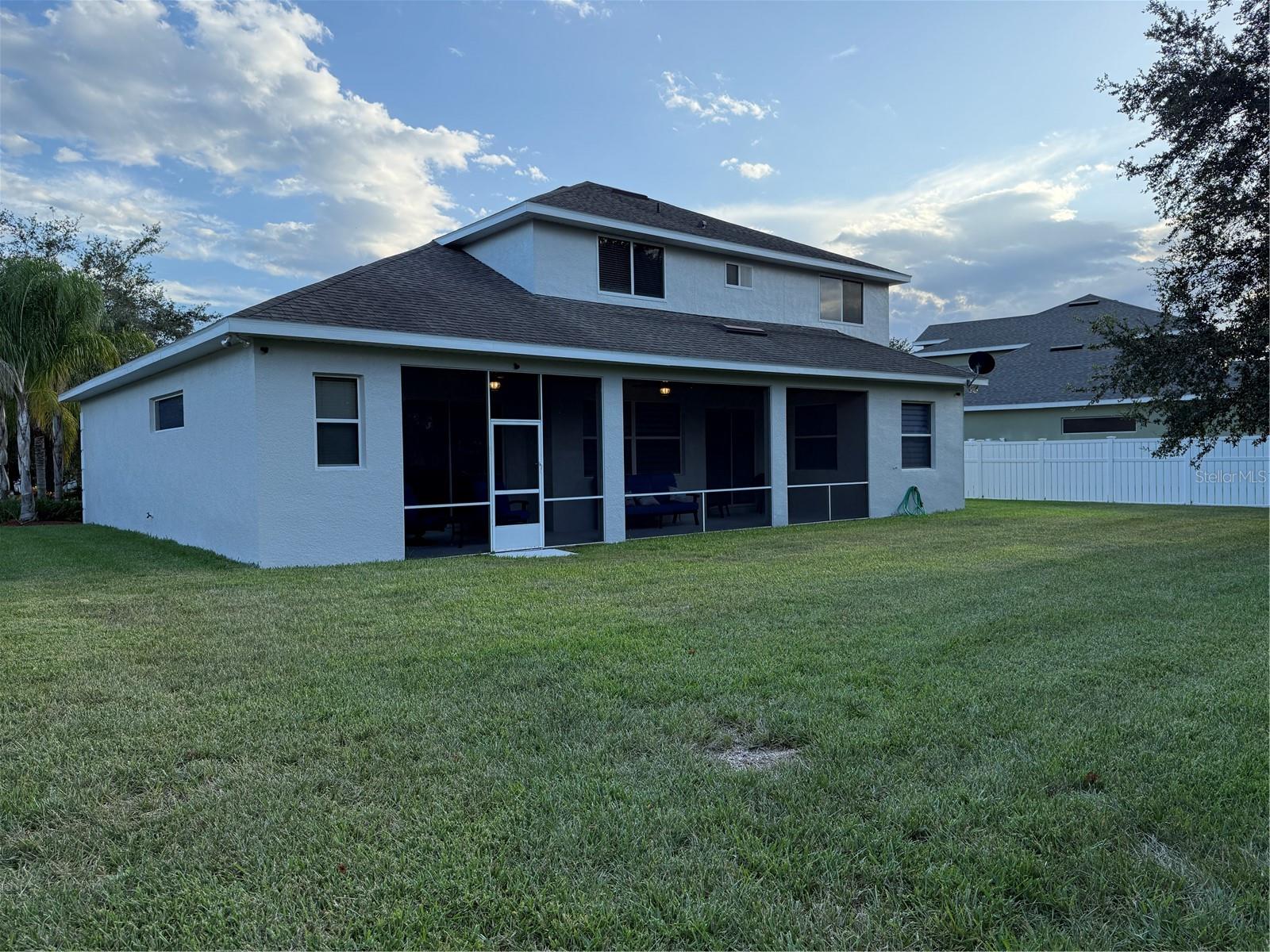 Image 37 of 40 For 932 Classic View Drive