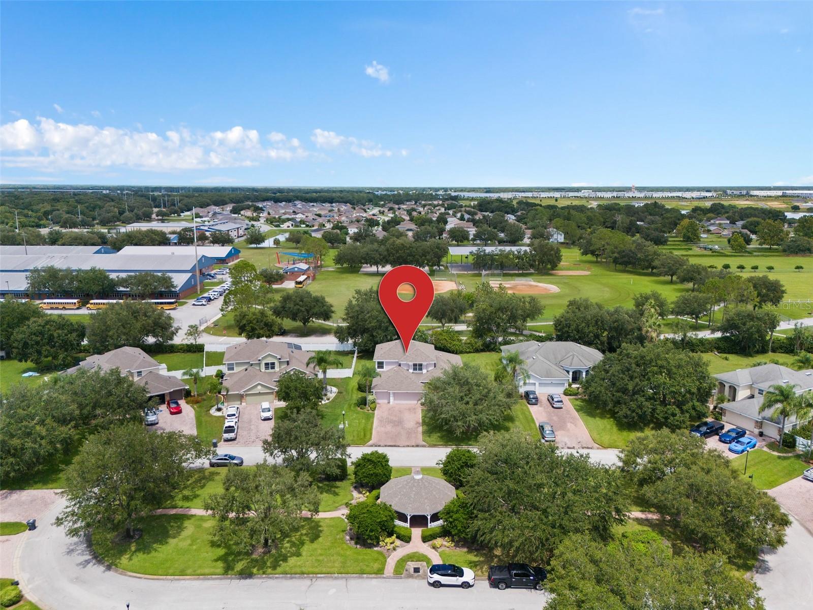 Image 39 of 40 For 932 Classic View Drive