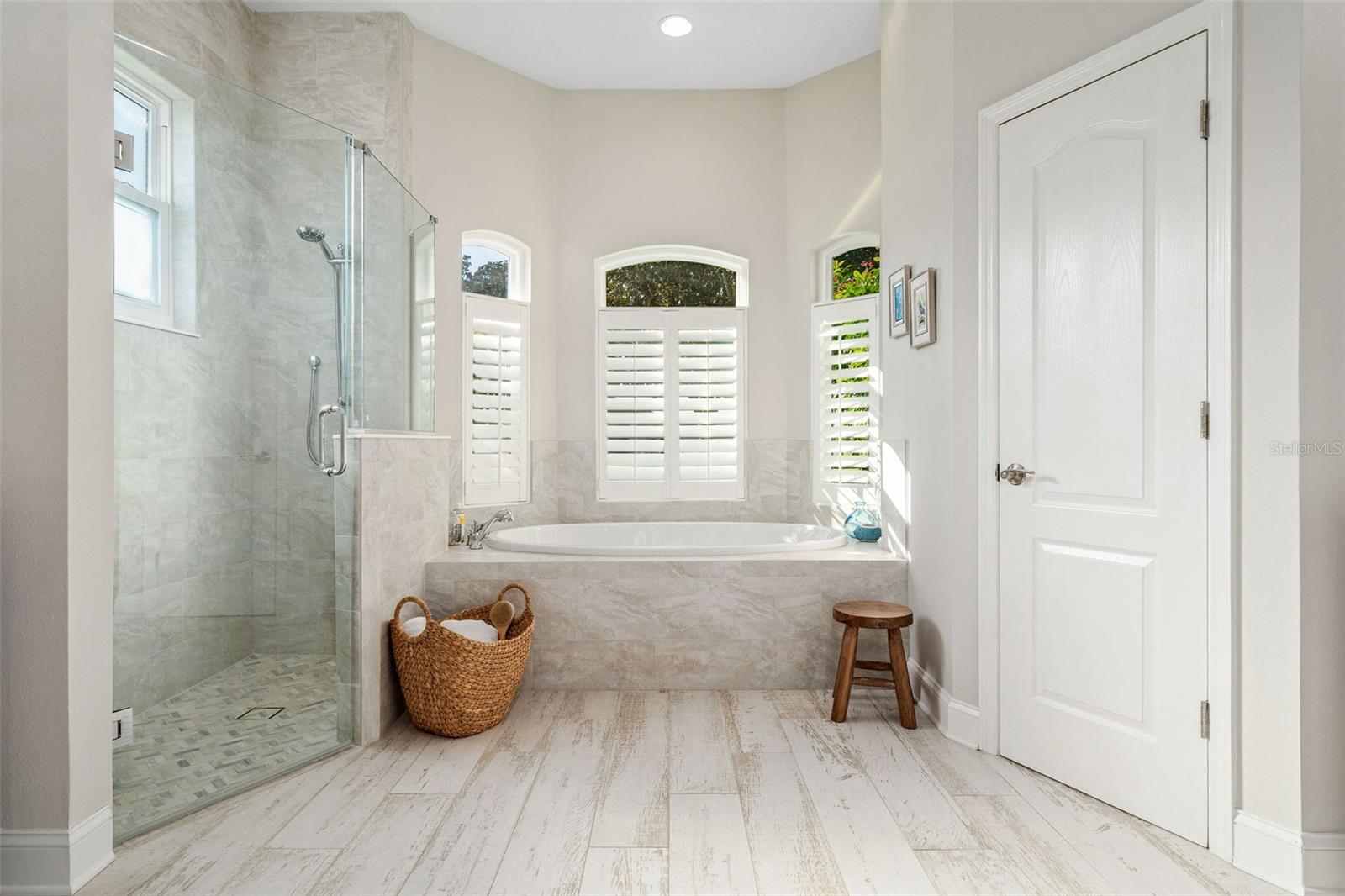 Image 19 of 33 For 16744 Bay Club Drive