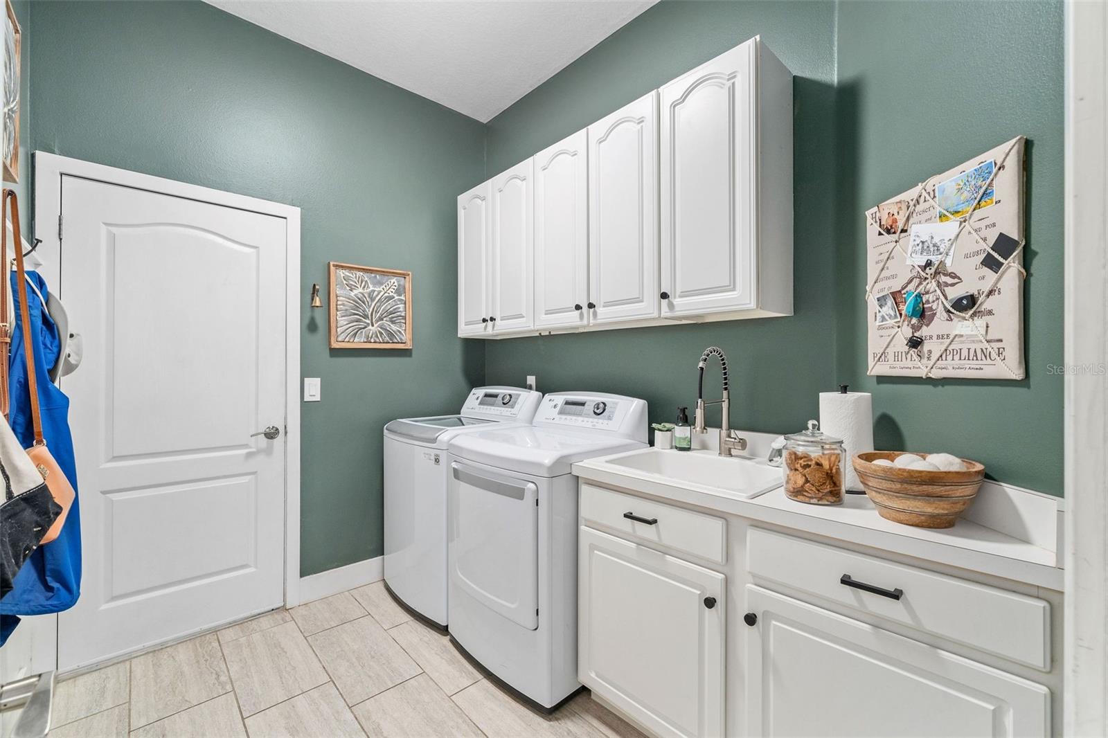 Image 24 of 33 For 16744 Bay Club Drive