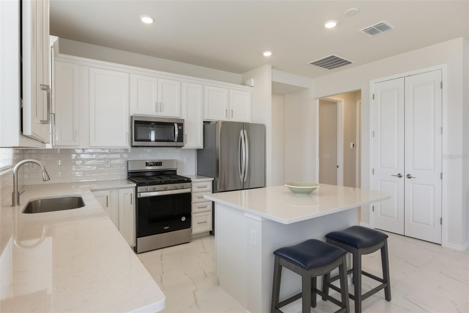 Image 12 of 36 For 13562 Pearl Beach Street