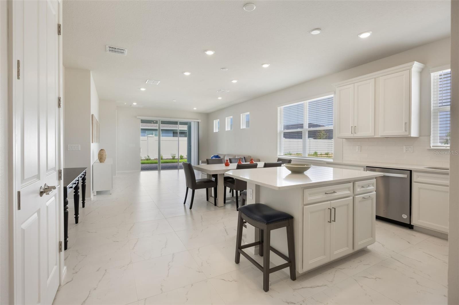 Image 20 of 36 For 13562 Pearl Beach Street