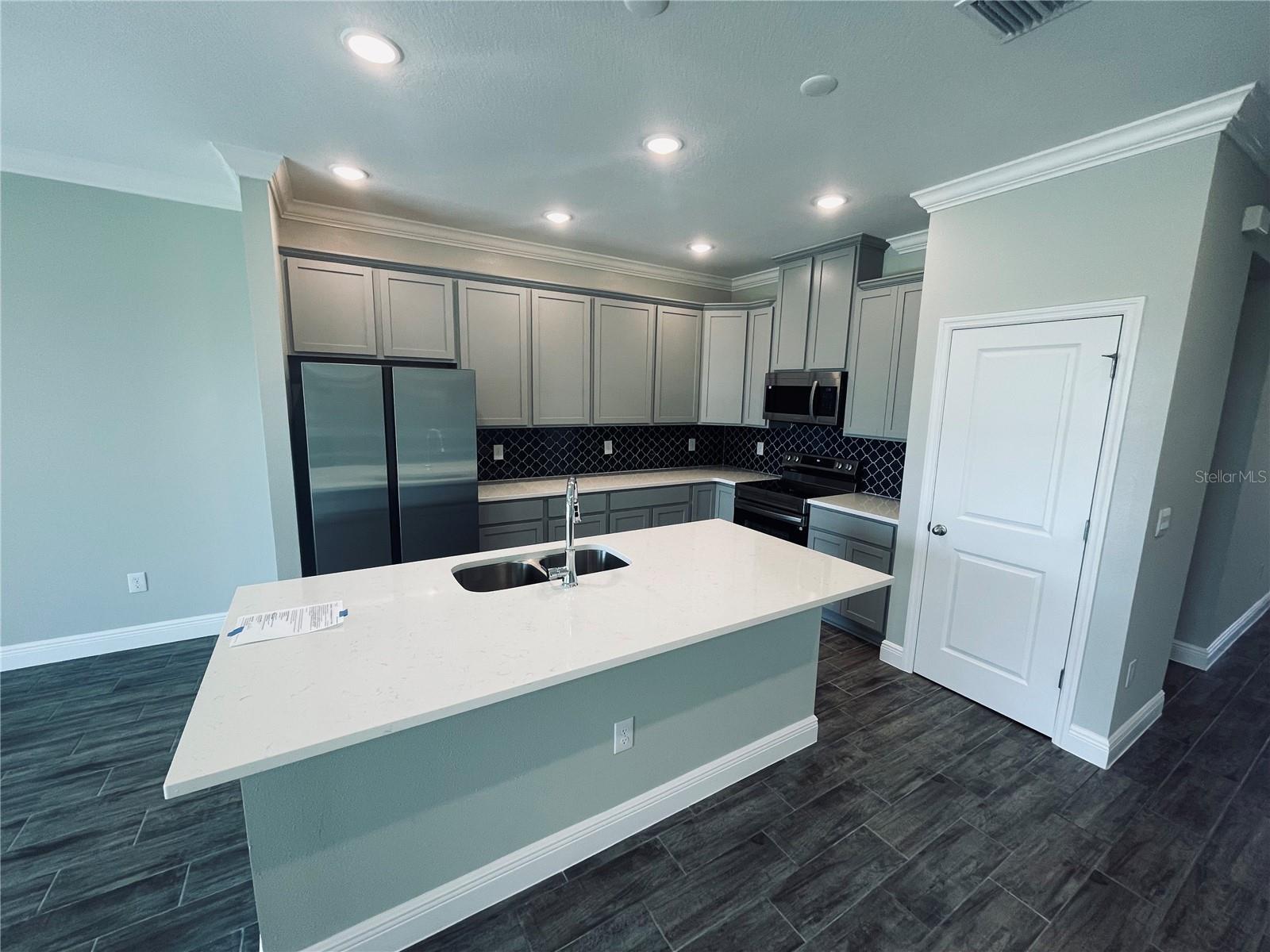 Image 4 of 25 For 10183 White Magnolia Square