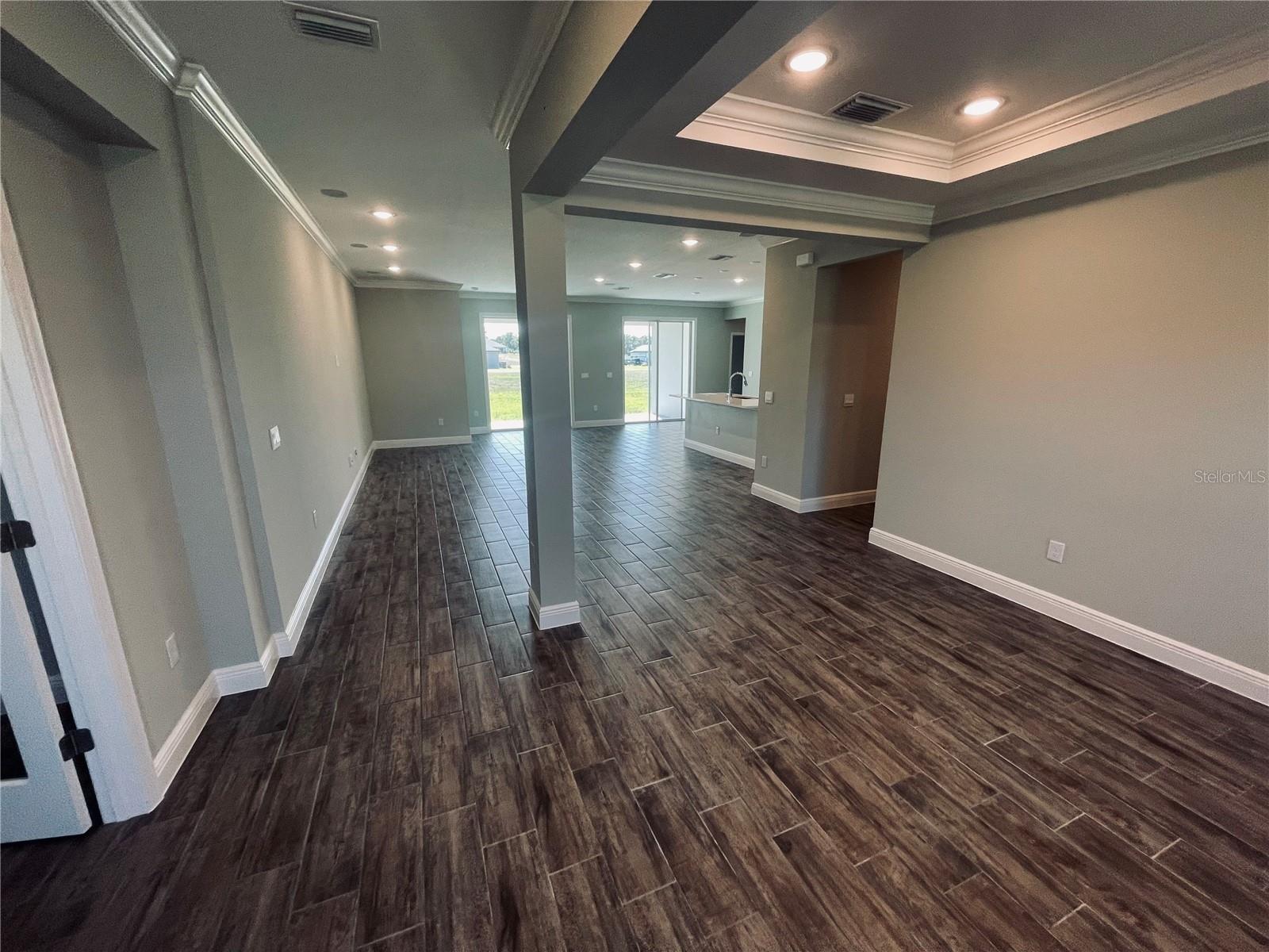 Image 6 of 25 For 10183 White Magnolia Square