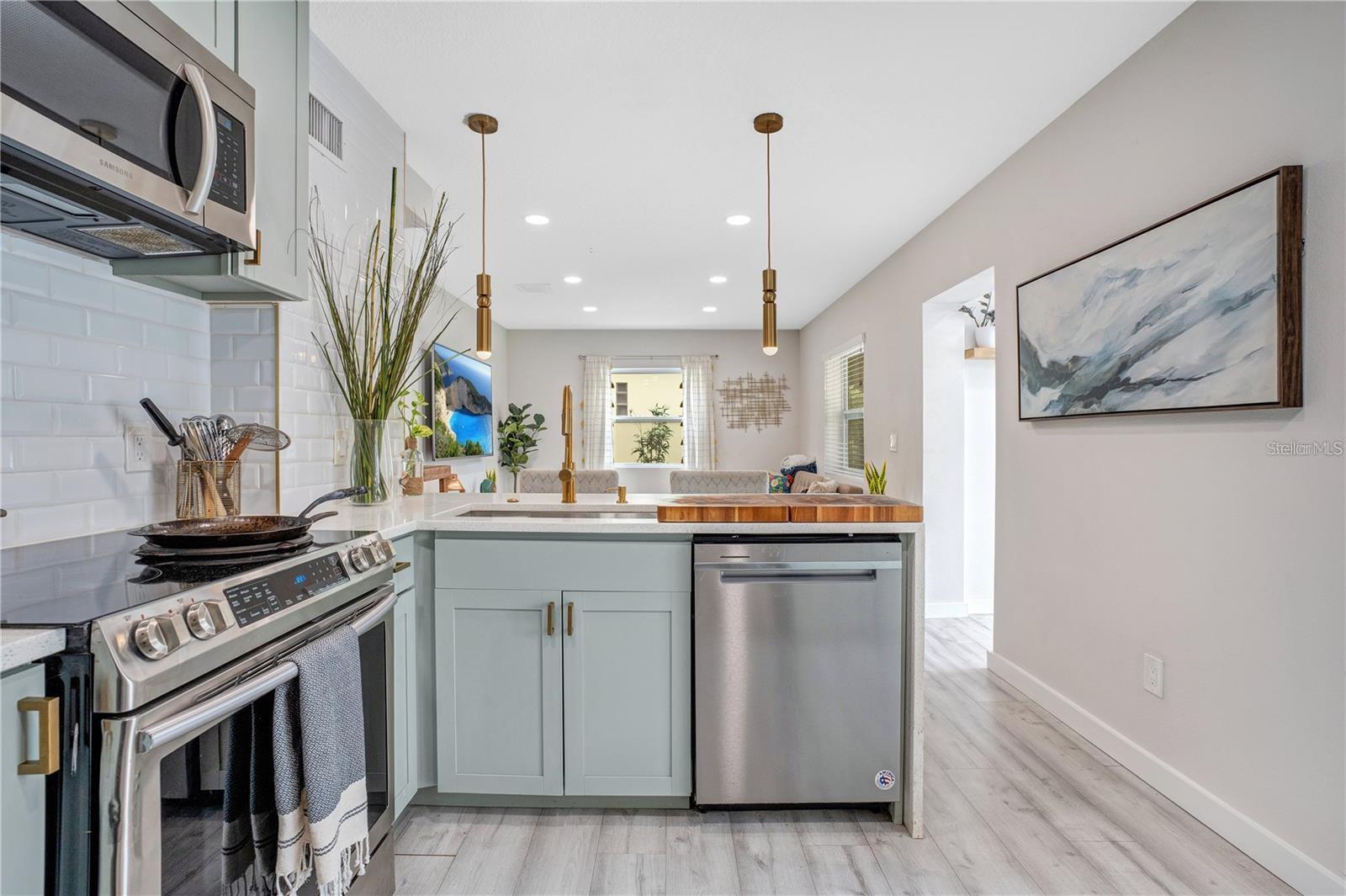 Image 8 of 15 For 1891 Oglesby Avenue