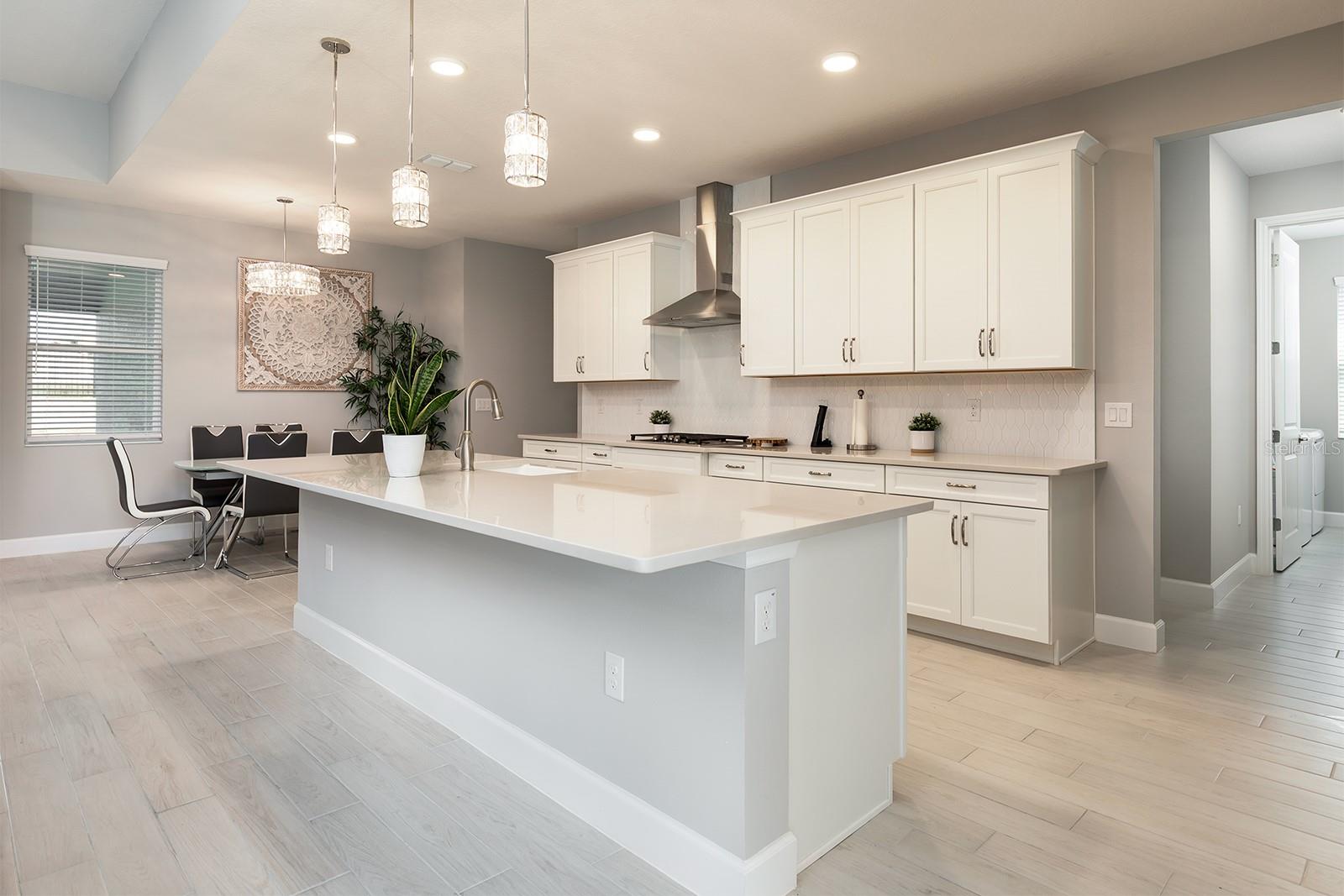 Image 11 of 40 For 3271 Roseville Drive