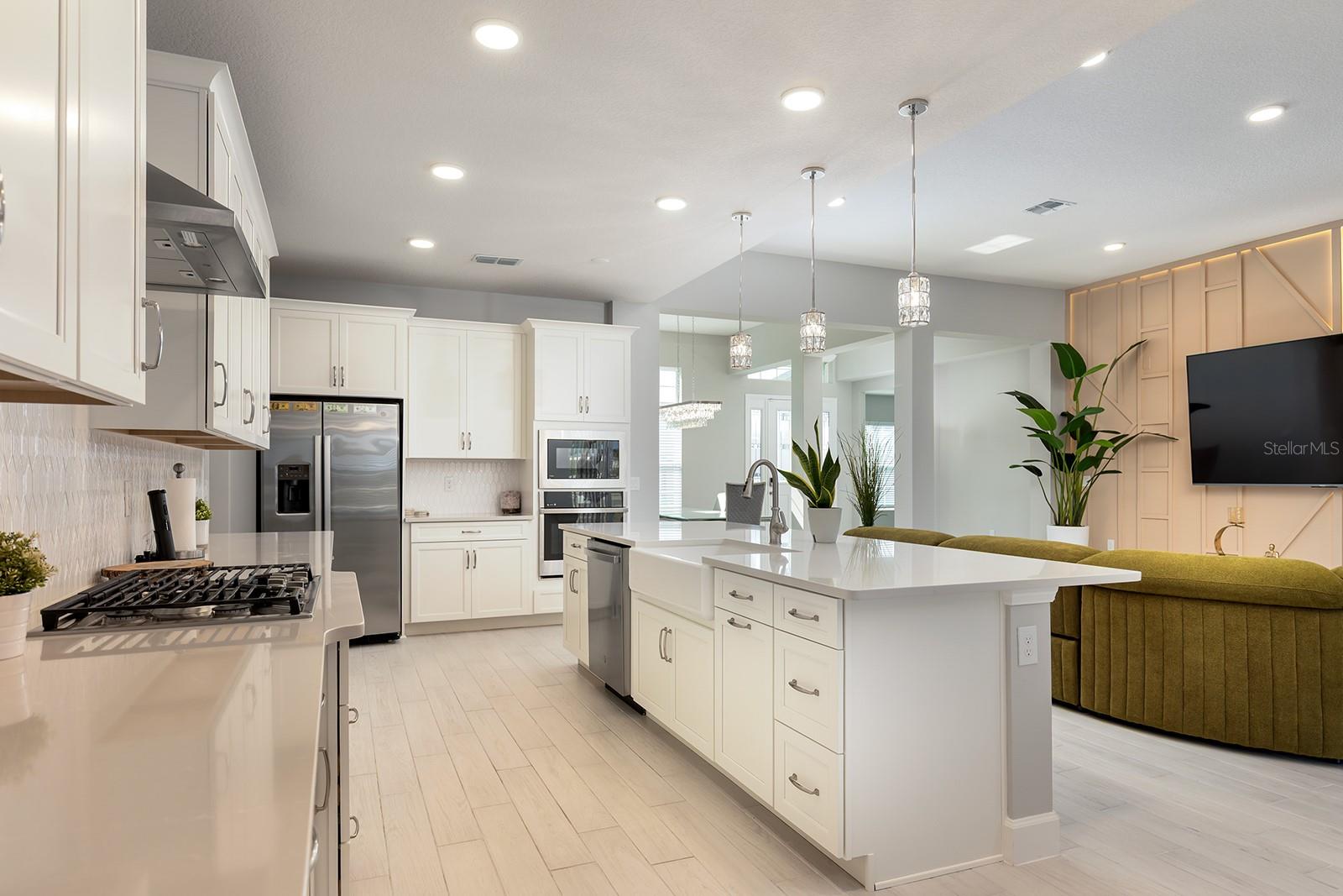 Image 13 of 40 For 3271 Roseville Drive