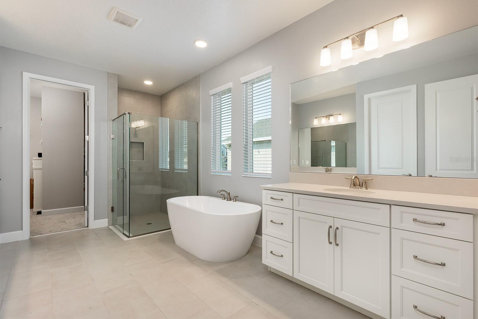 Image 21 of 40 For 3271 Roseville Drive