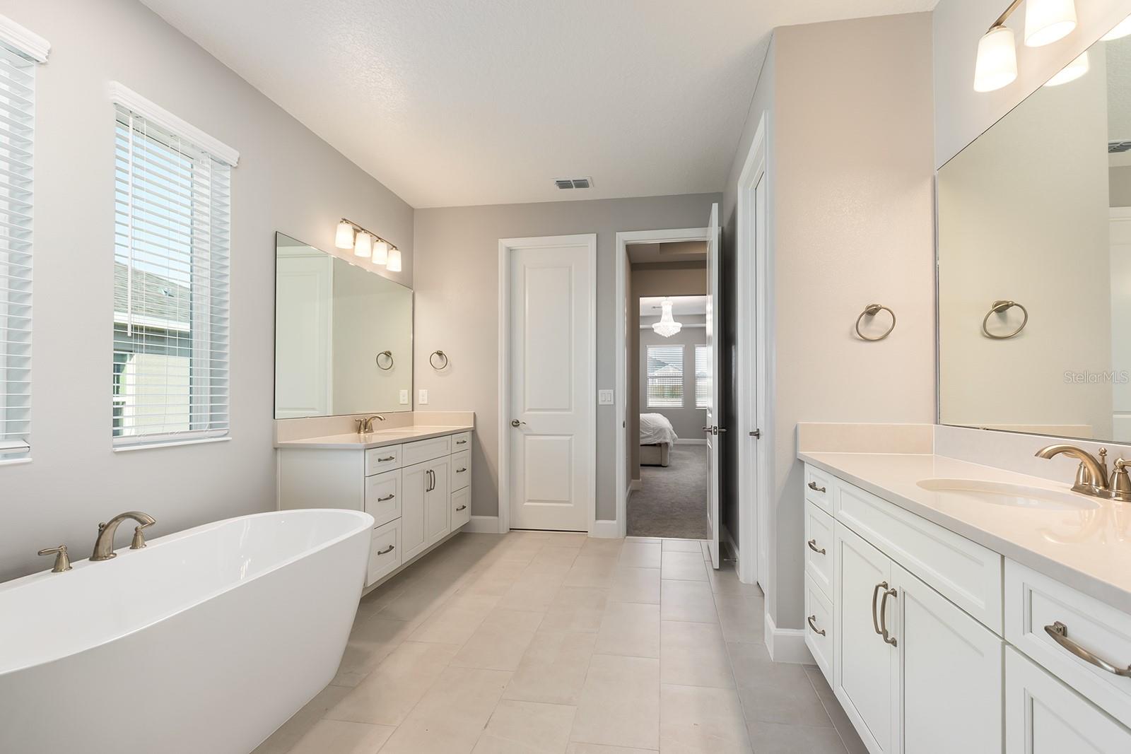 Image 22 of 40 For 3271 Roseville Drive