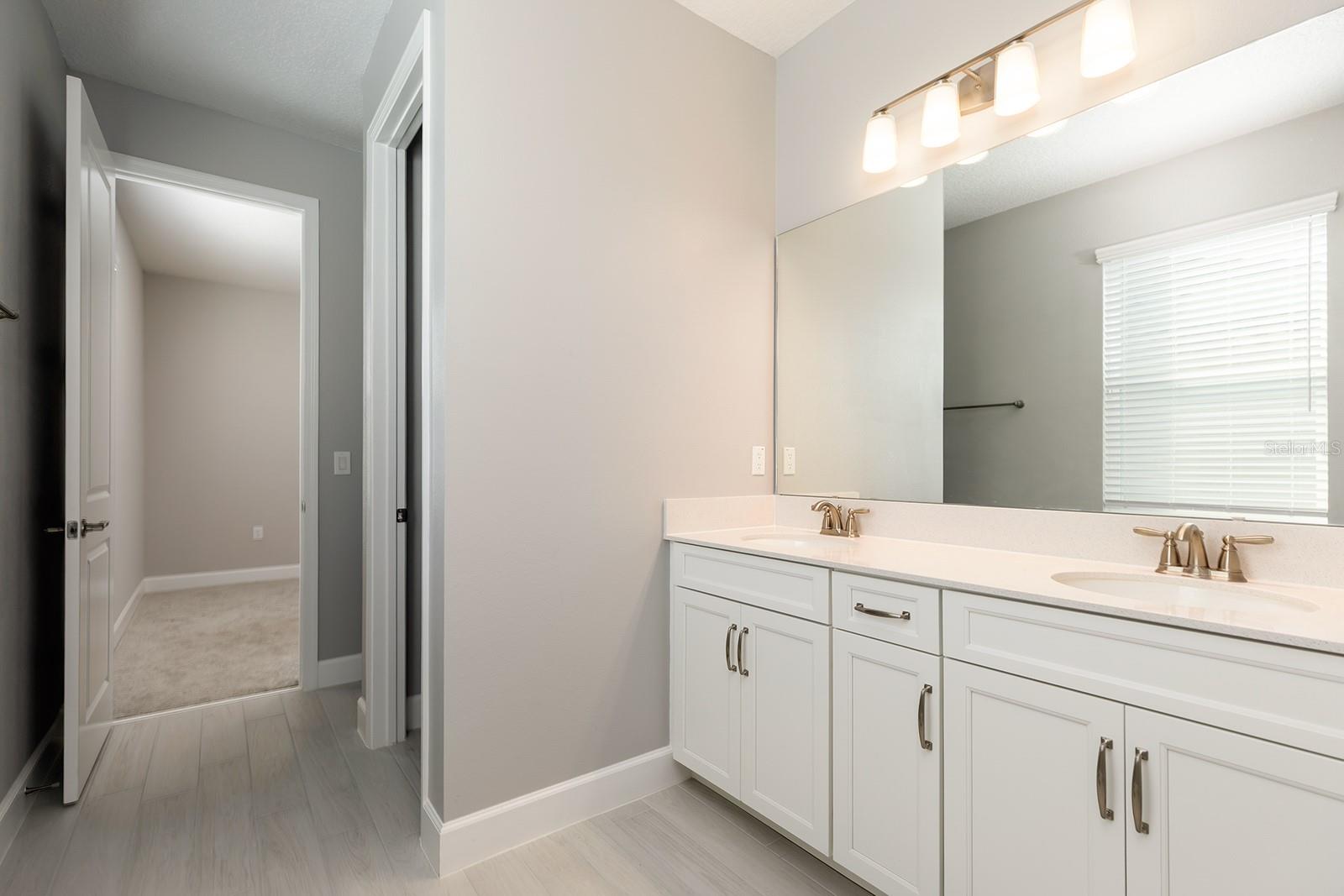 Image 27 of 40 For 3271 Roseville Drive