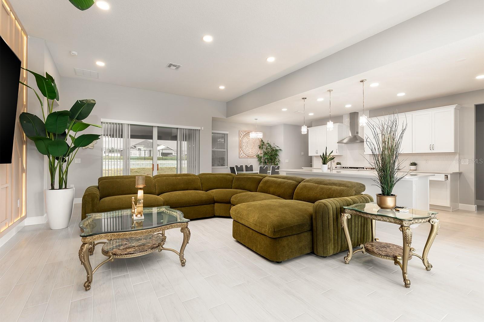 Image 5 of 40 For 3271 Roseville Drive