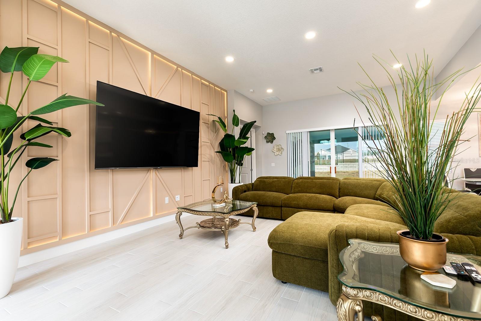 Image 6 of 40 For 3271 Roseville Drive