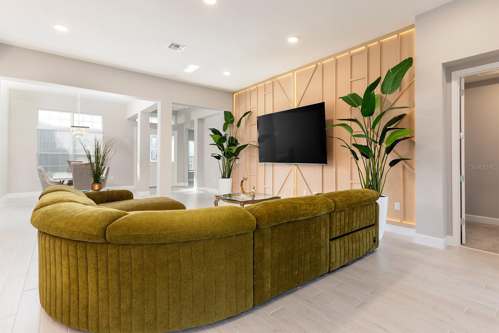 Image 8 of 40 For 3271 Roseville Drive