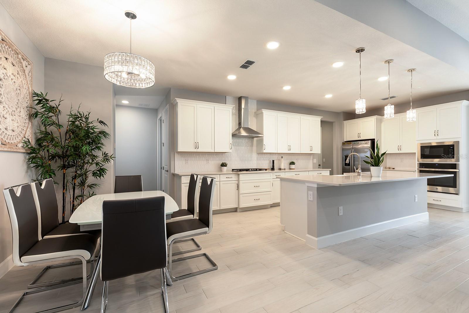 Image 9 of 40 For 3271 Roseville Drive