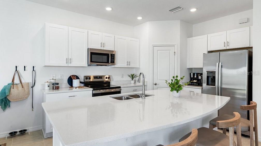 Image 5 of 14 For 7801 Waterscape Drive