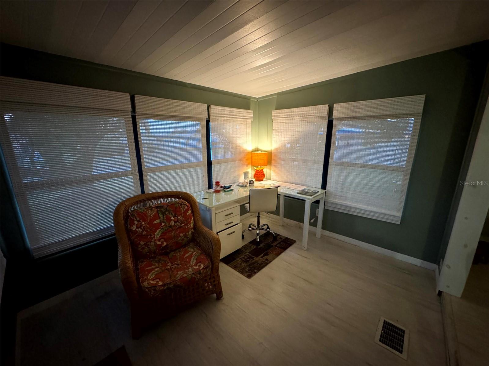 Image 21 of 49 For 813 Saint Andrews Boulevard