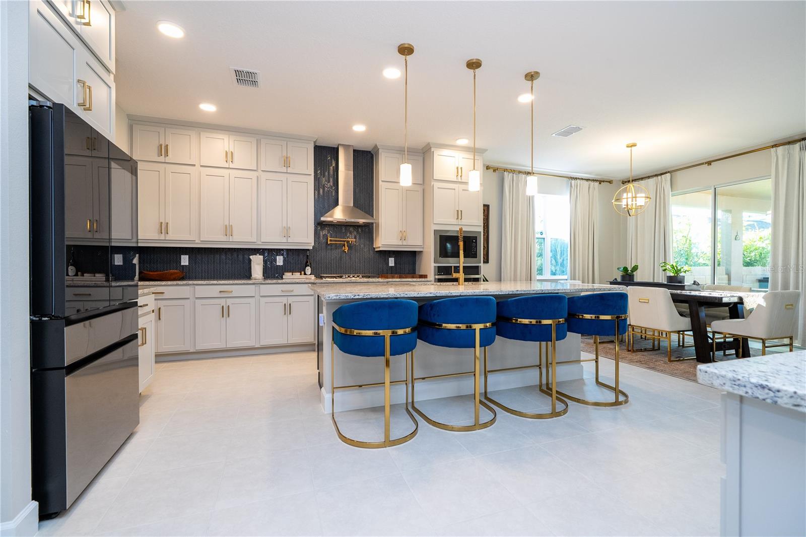 Image 11 of 93 For 702 Pointe Emerson Boulevard