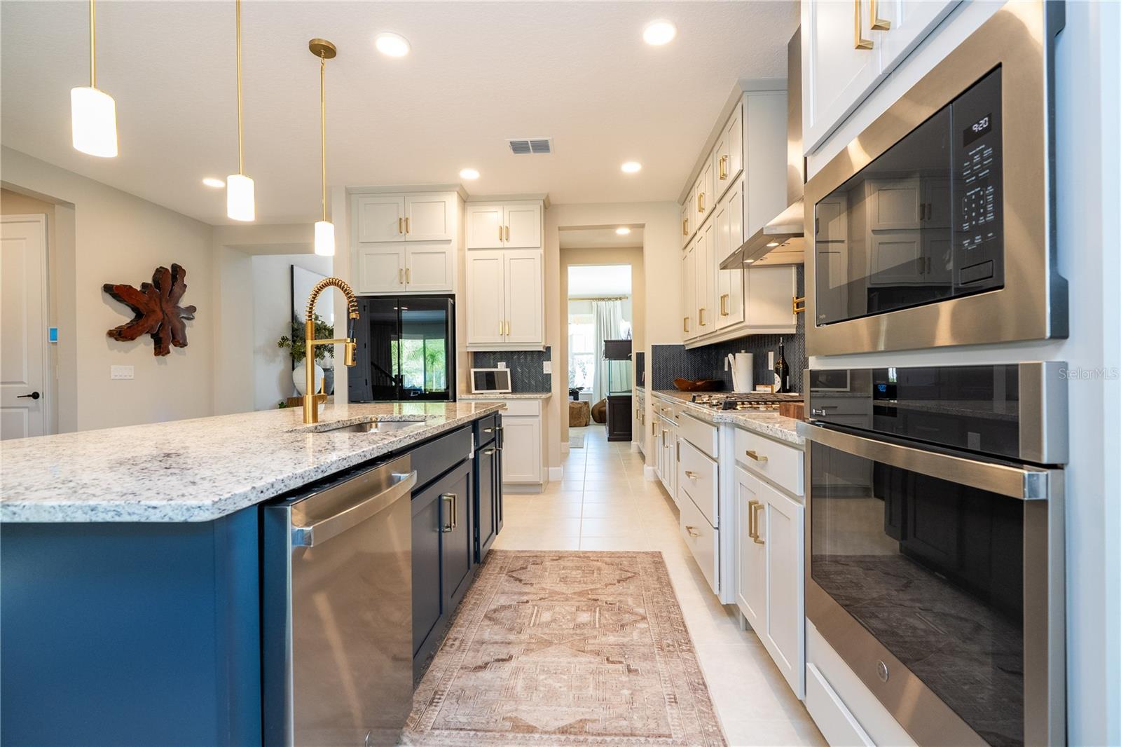 Image 16 of 93 For 702 Pointe Emerson Boulevard