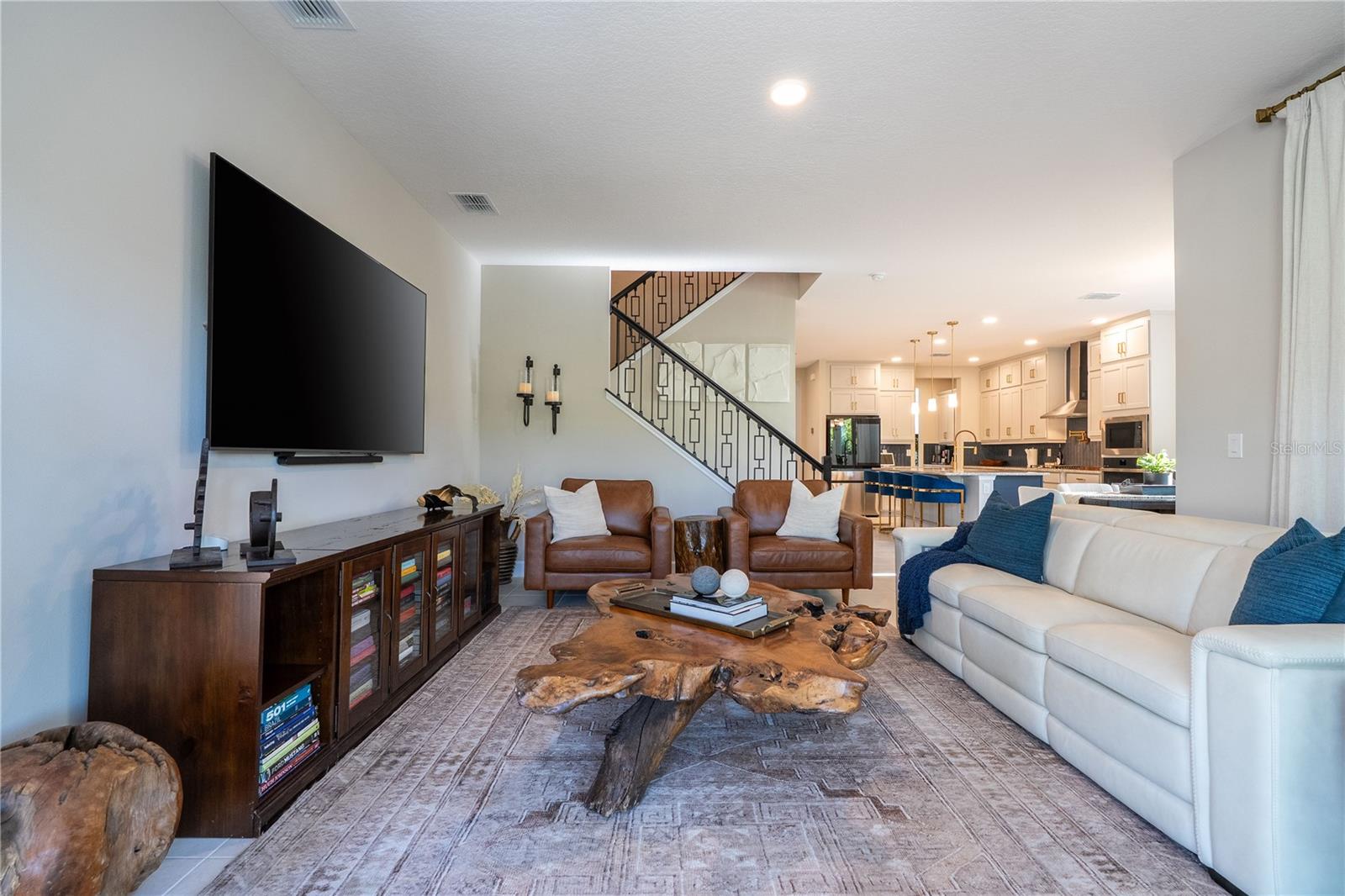 Image 25 of 93 For 702 Pointe Emerson Boulevard