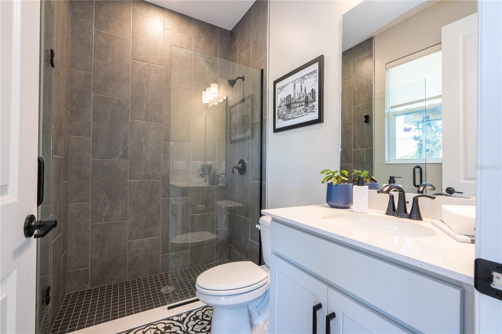 Image 29 of 93 For 702 Pointe Emerson Boulevard