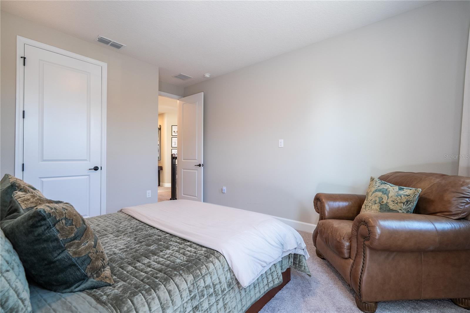 Image 48 of 93 For 702 Pointe Emerson Boulevard