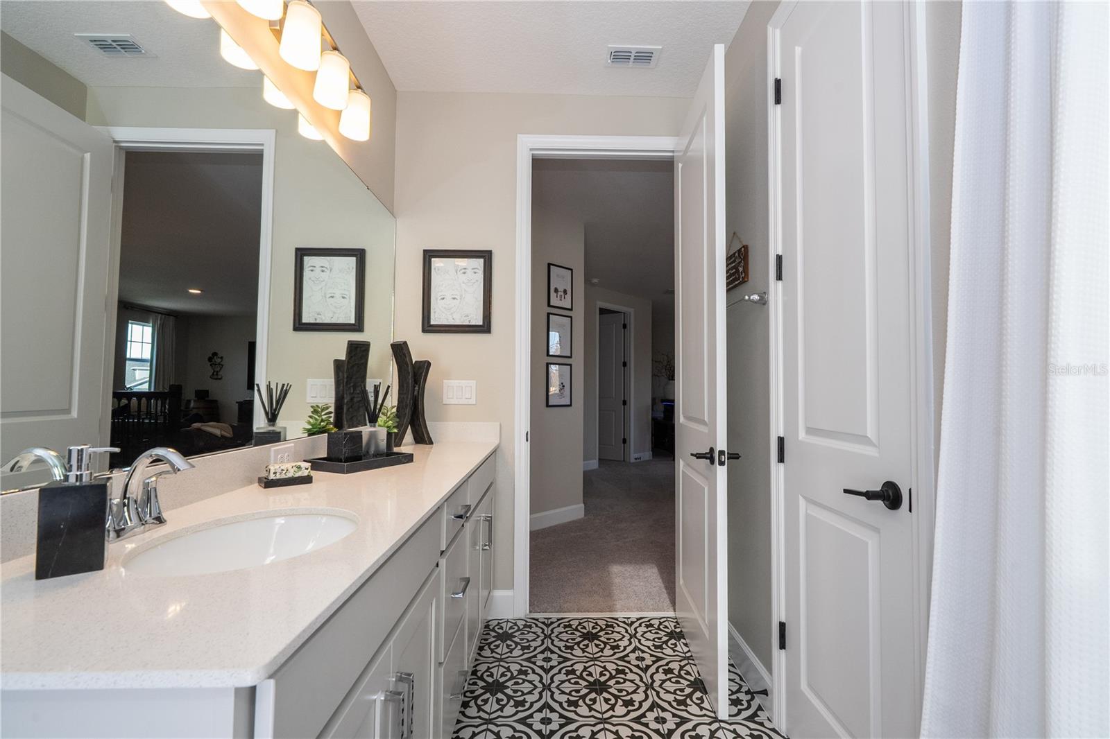 Image 50 of 93 For 702 Pointe Emerson Boulevard