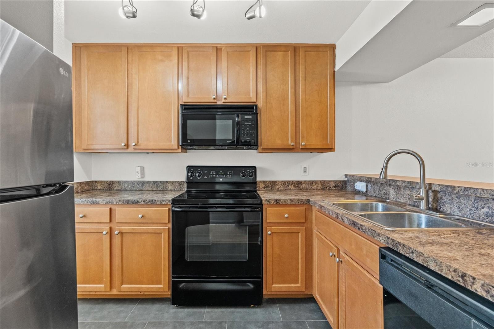 Image 5 of 31 For 2992 Plaza Terrace Drive 2992