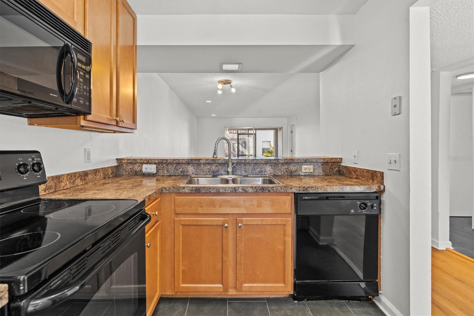 Image 6 of 31 For 2992 Plaza Terrace Drive 2992