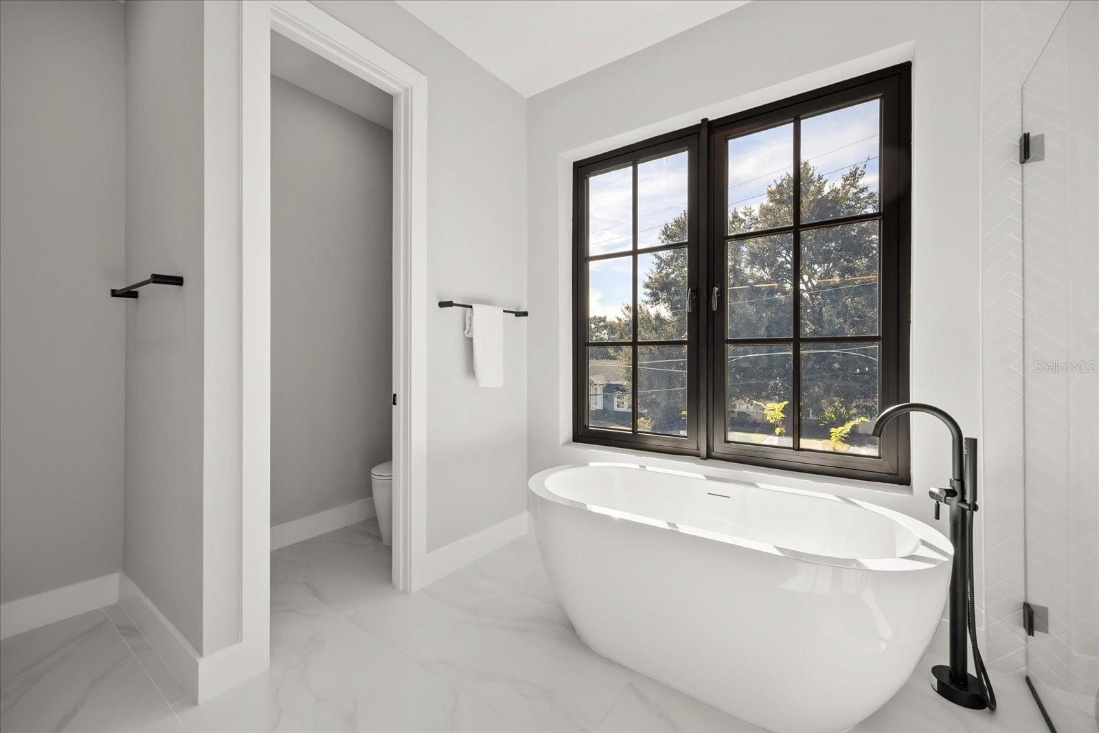 Image 20 of 45 For 803 Yates Street