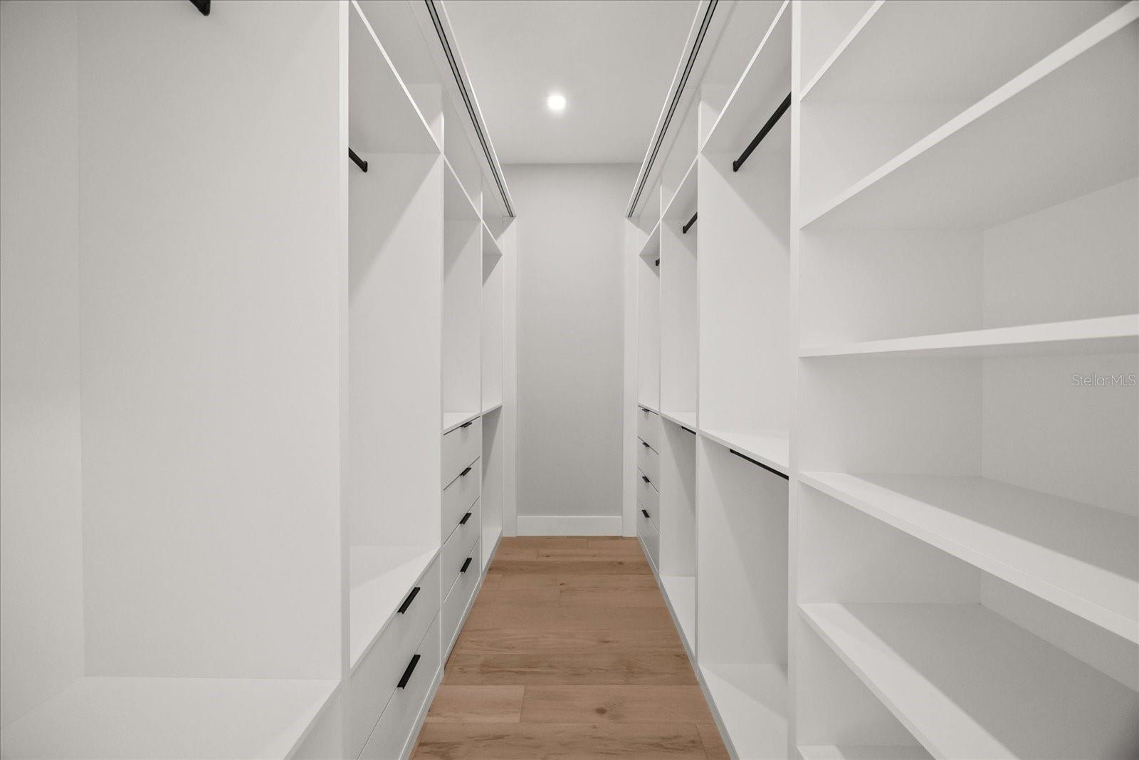 Image 23 of 45 For 803 Yates Street