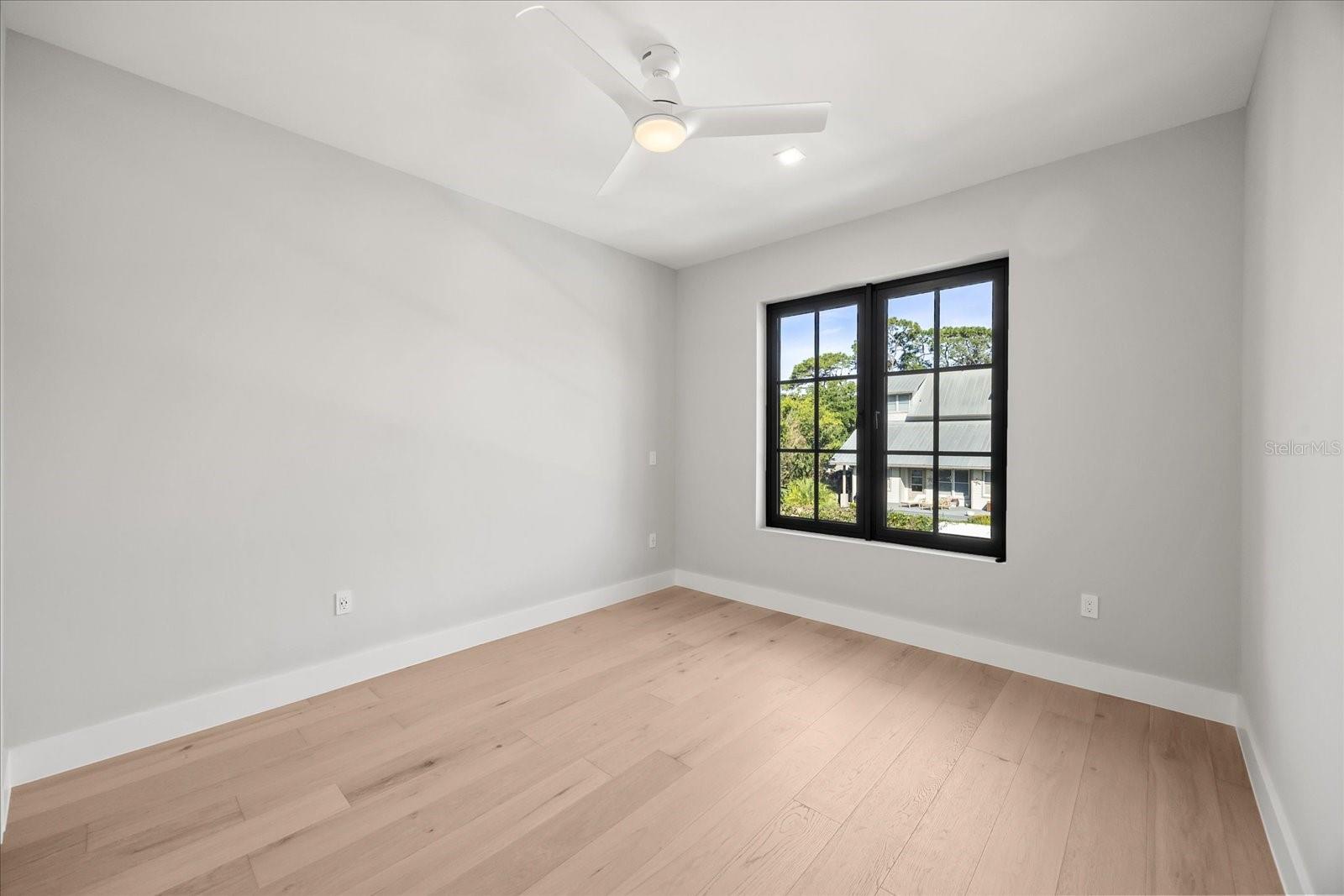 Image 27 of 45 For 803 Yates Street