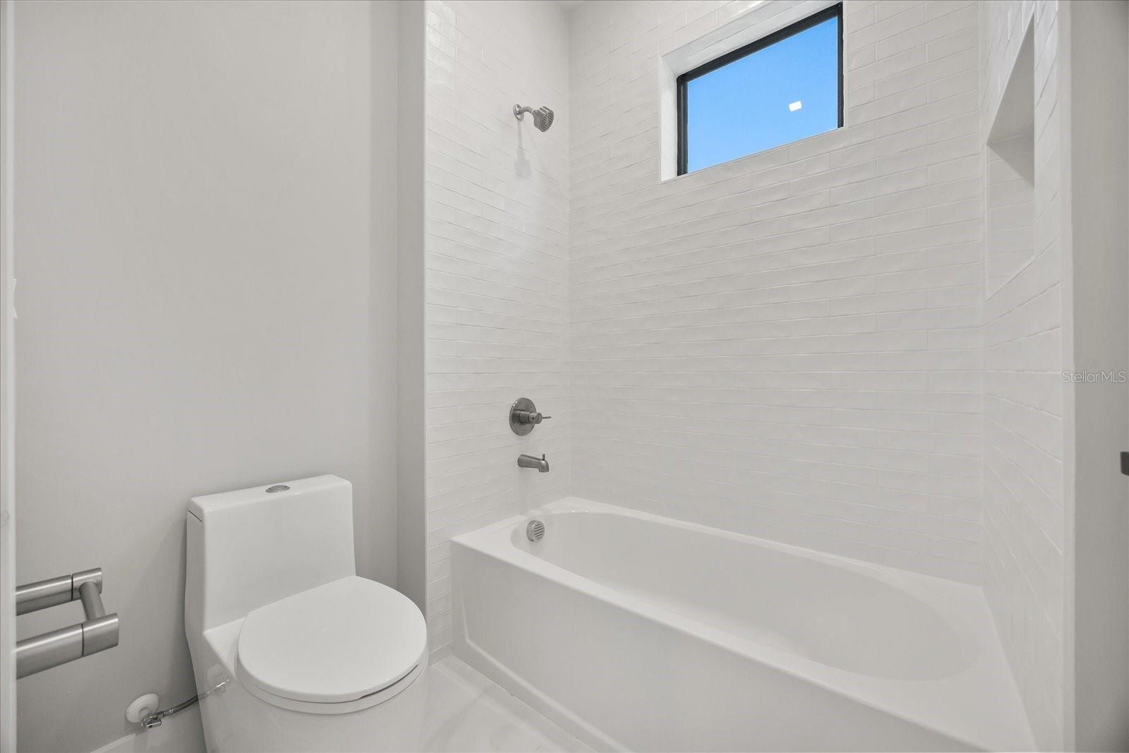 Image 31 of 45 For 803 Yates Street