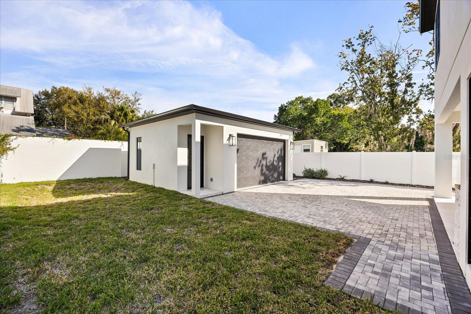 Image 40 of 45 For 803 Yates Street