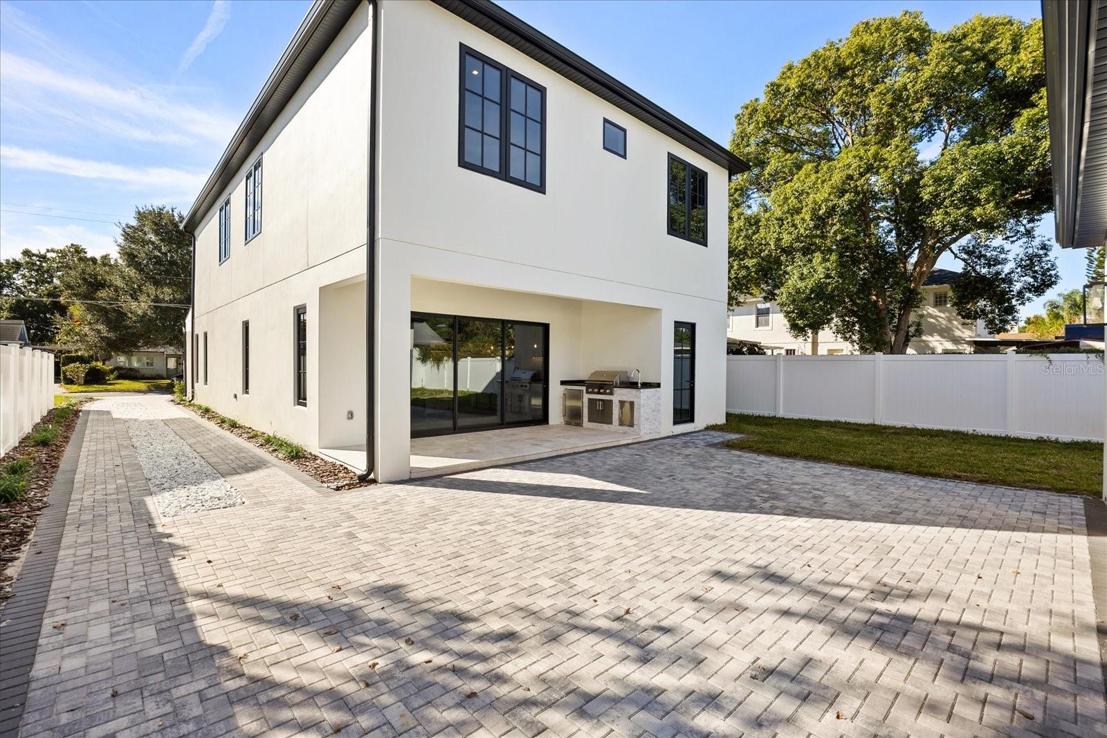 Image 42 of 45 For 803 Yates Street