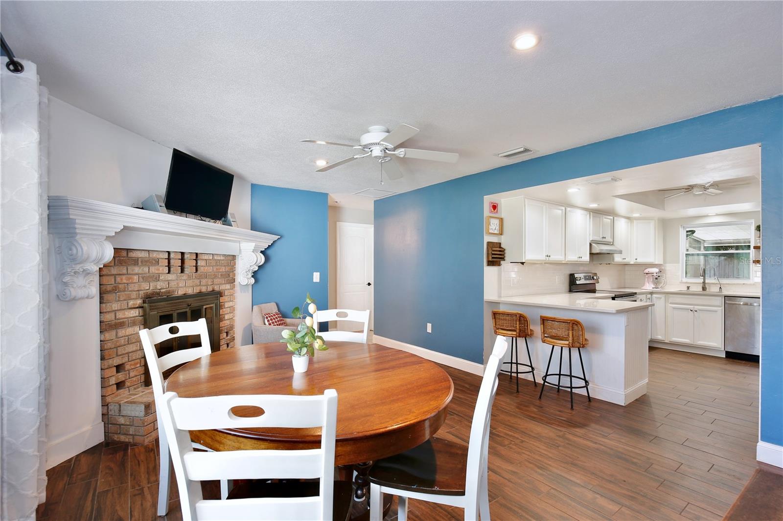 Image 10 of 39 For 514 Oakwood Court