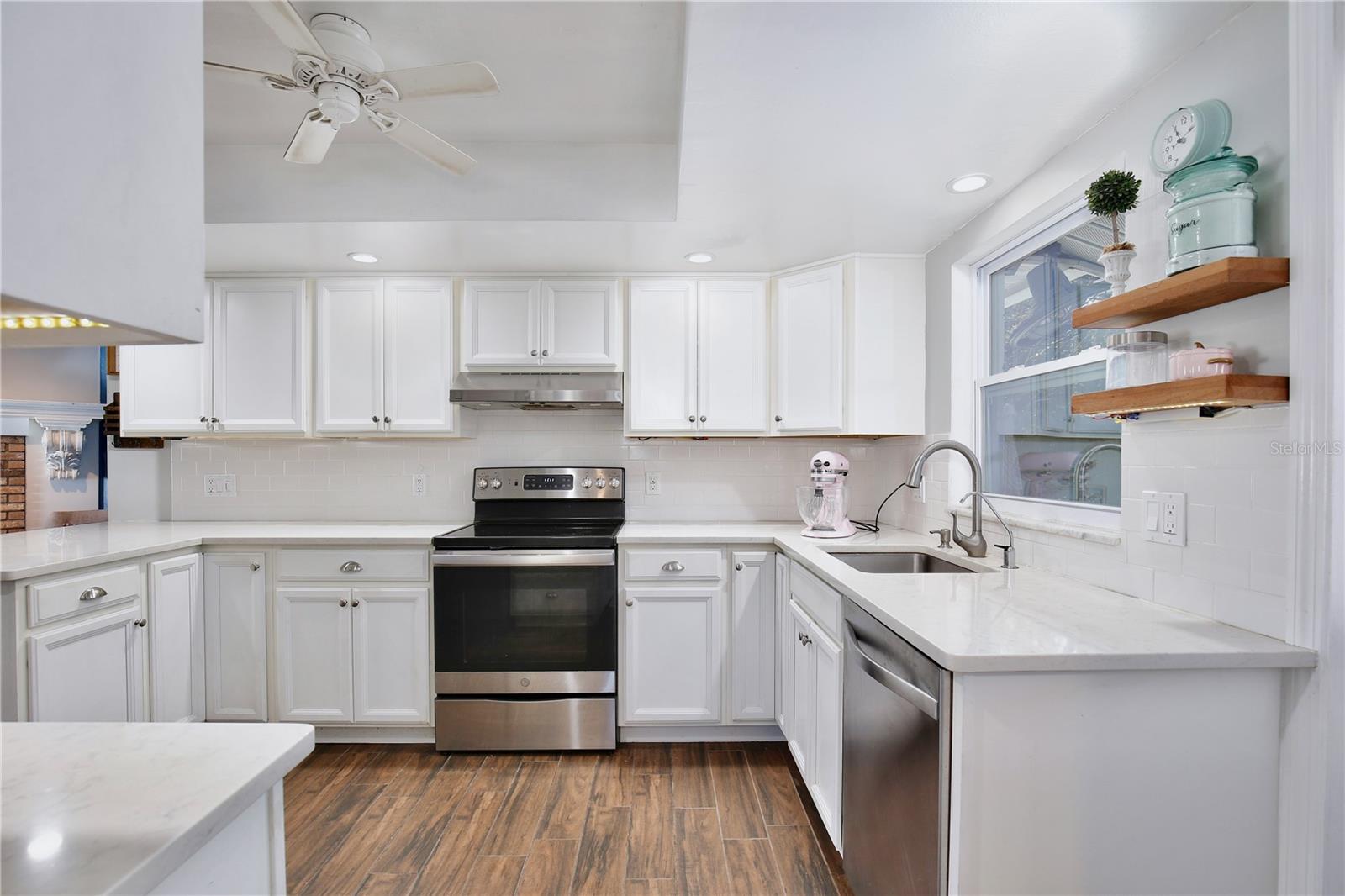 Image 13 of 39 For 514 Oakwood Court