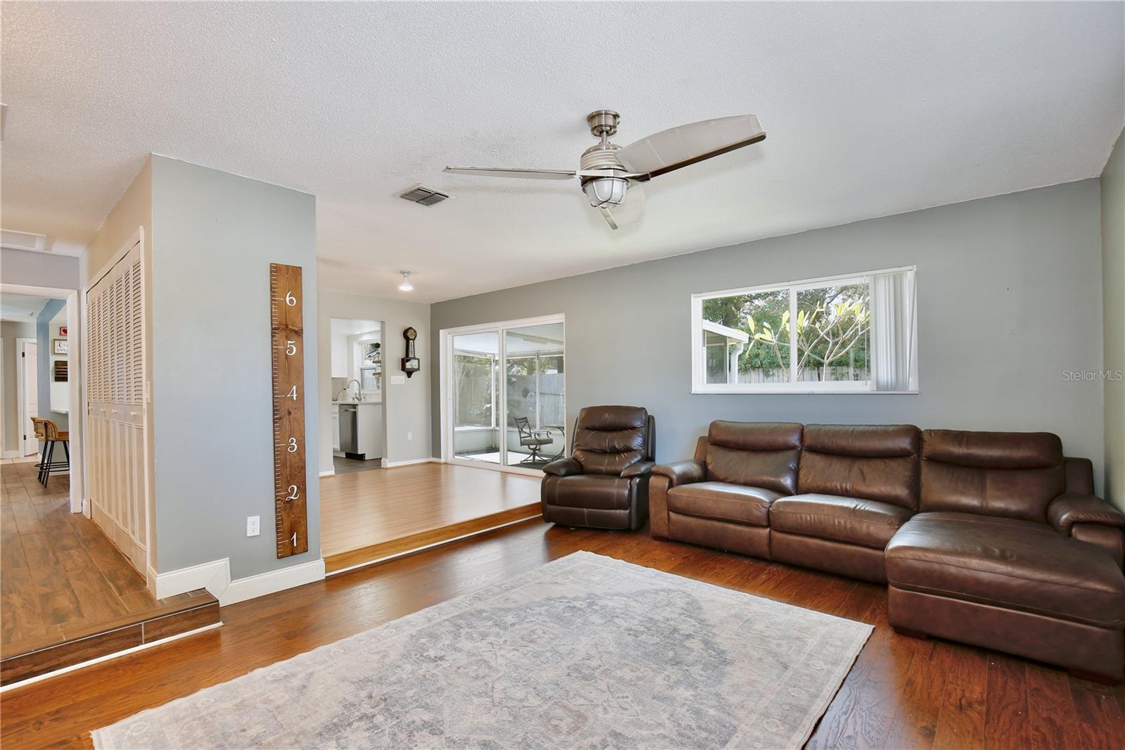 Image 19 of 39 For 514 Oakwood Court