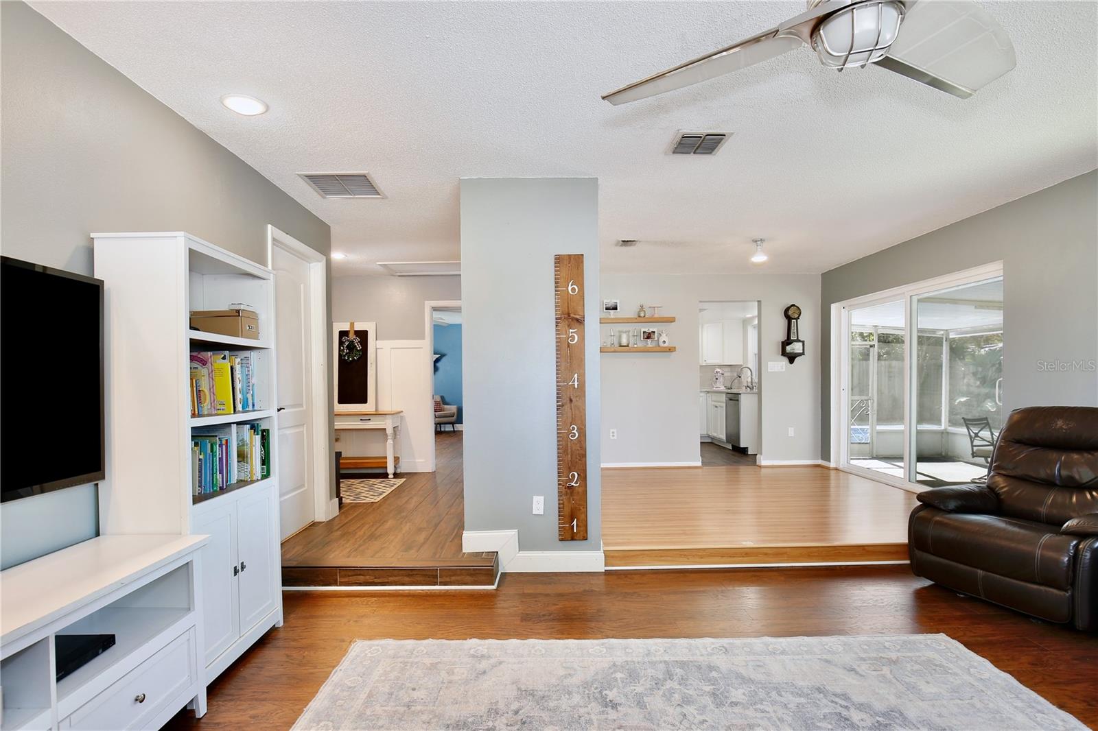 Image 20 of 39 For 514 Oakwood Court