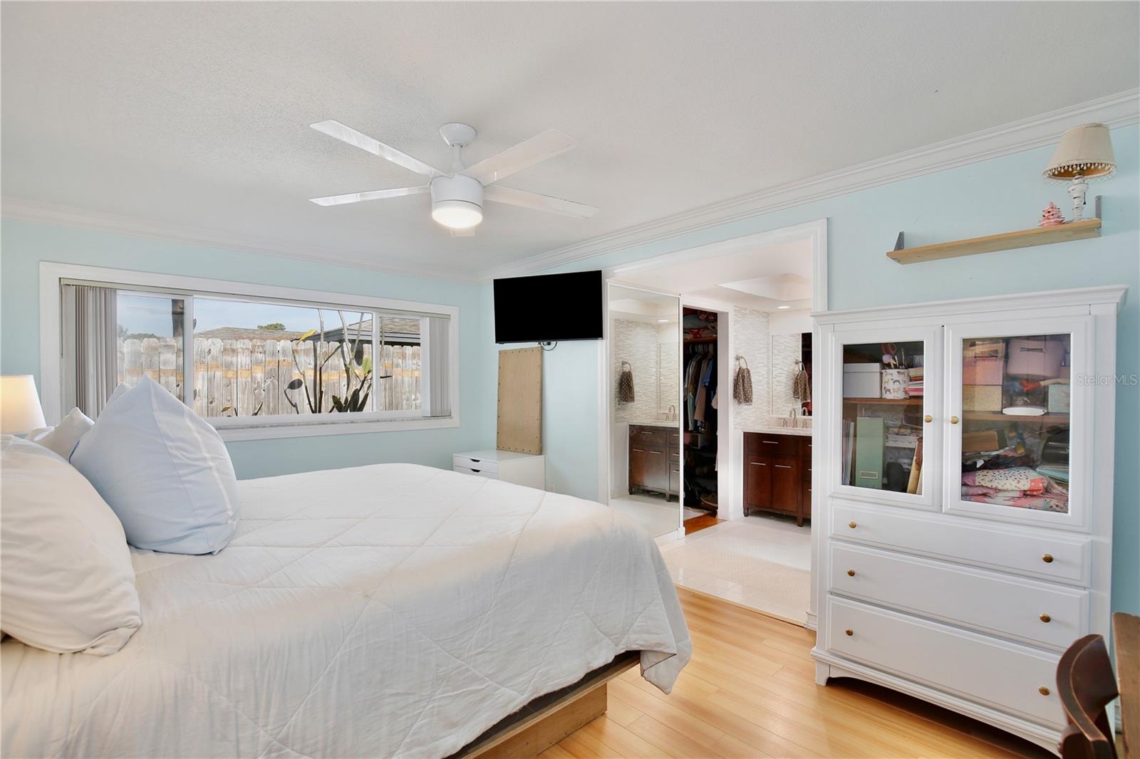 Image 22 of 39 For 514 Oakwood Court