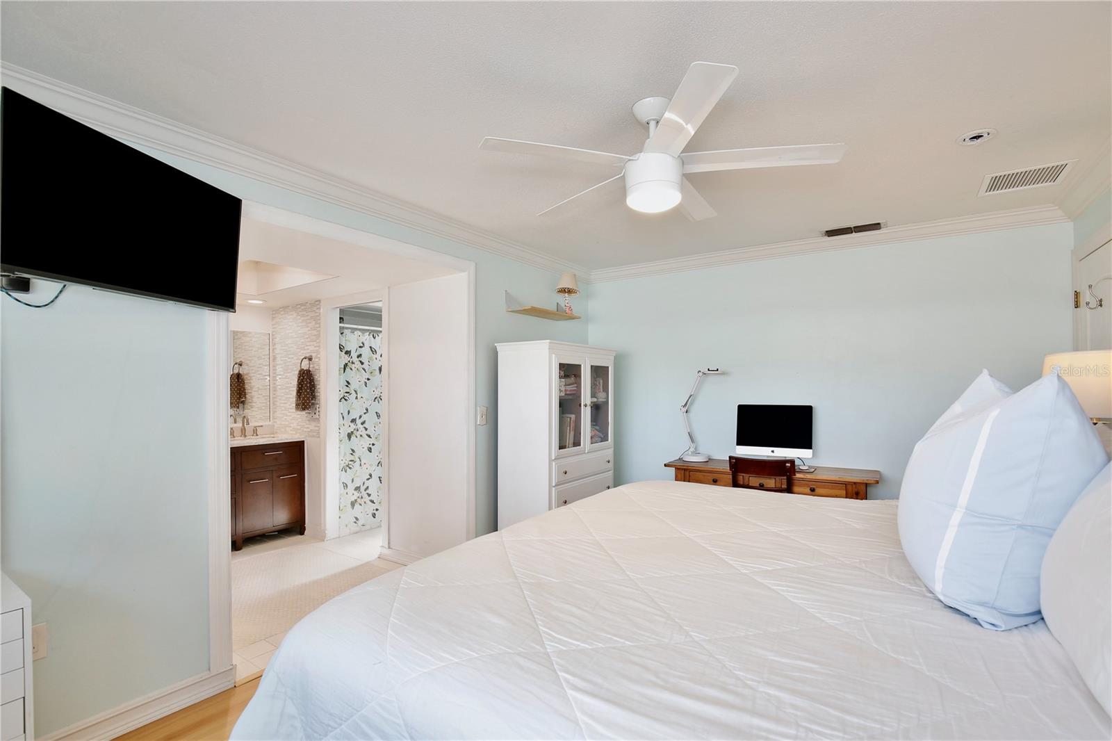 Image 23 of 39 For 514 Oakwood Court