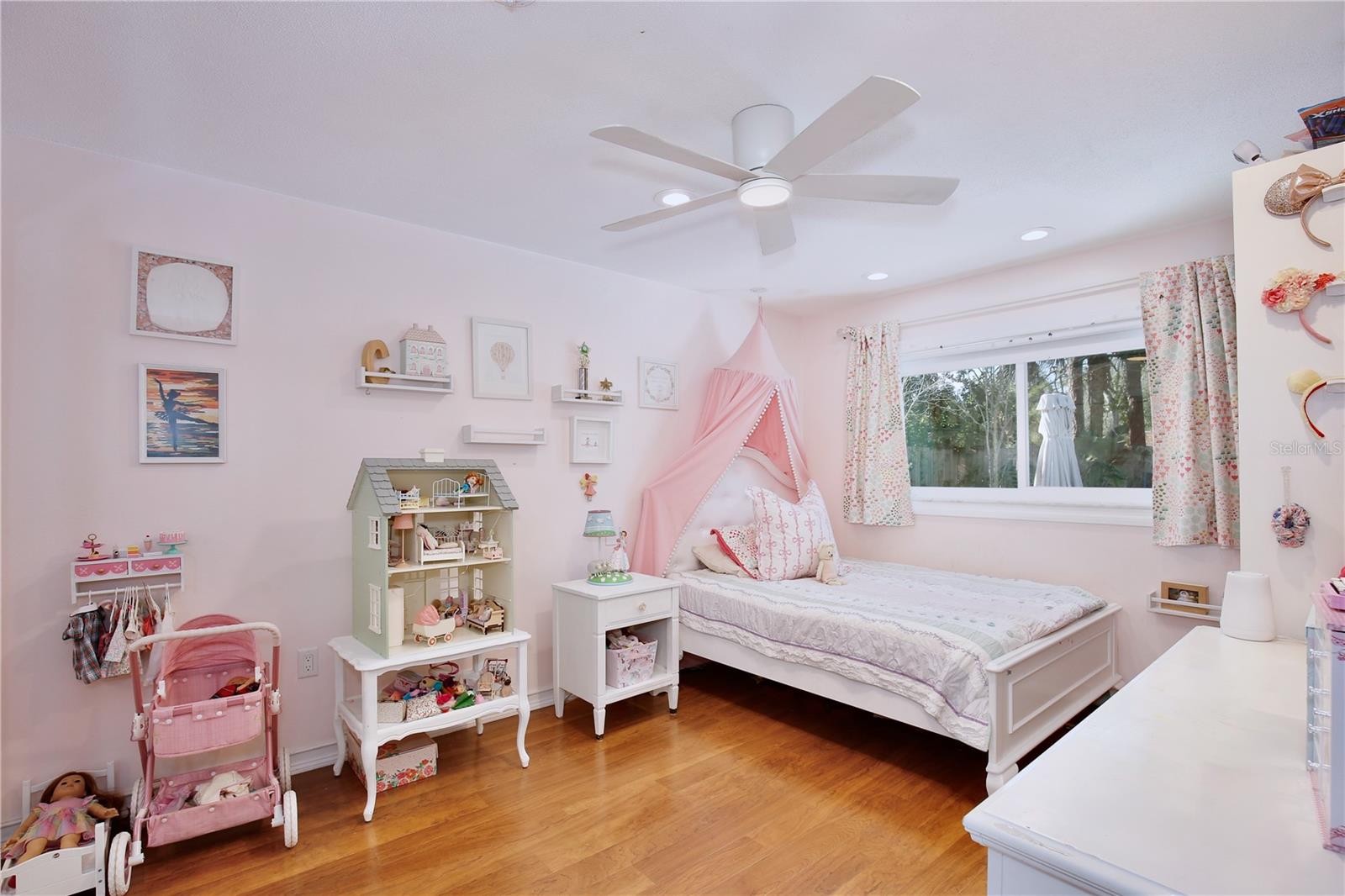 Image 28 of 39 For 514 Oakwood Court