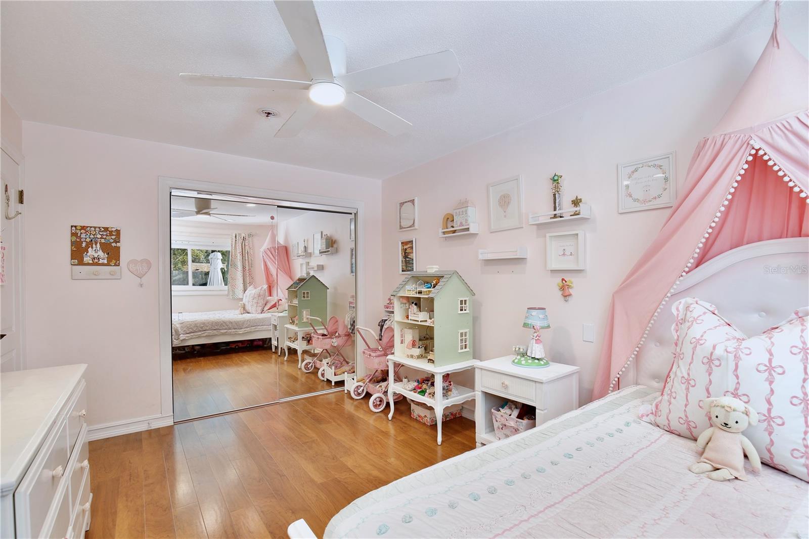 Image 29 of 39 For 514 Oakwood Court