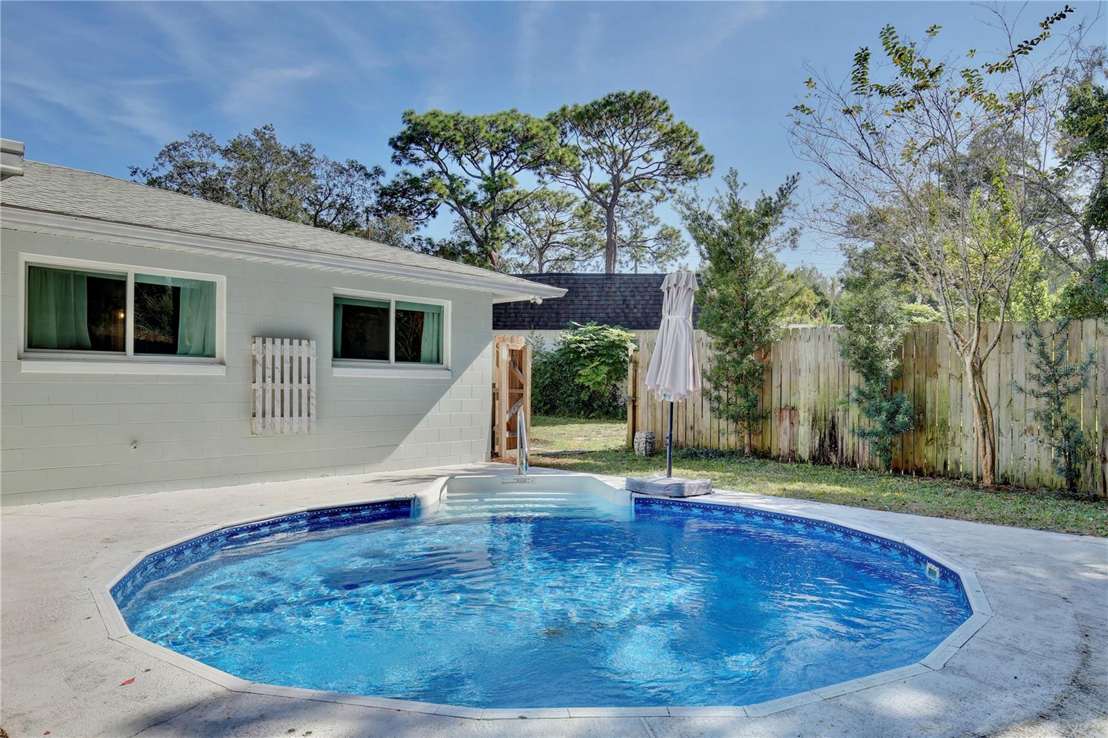 Image 34 of 39 For 514 Oakwood Court