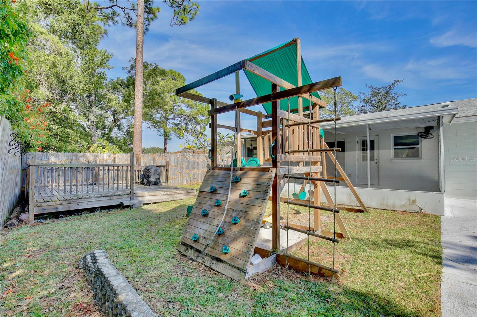 Image 36 of 39 For 514 Oakwood Court