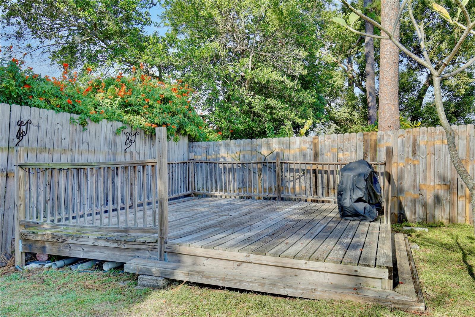 Image 37 of 39 For 514 Oakwood Court