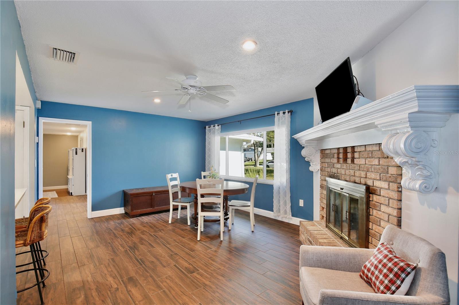 Image 9 of 39 For 514 Oakwood Court